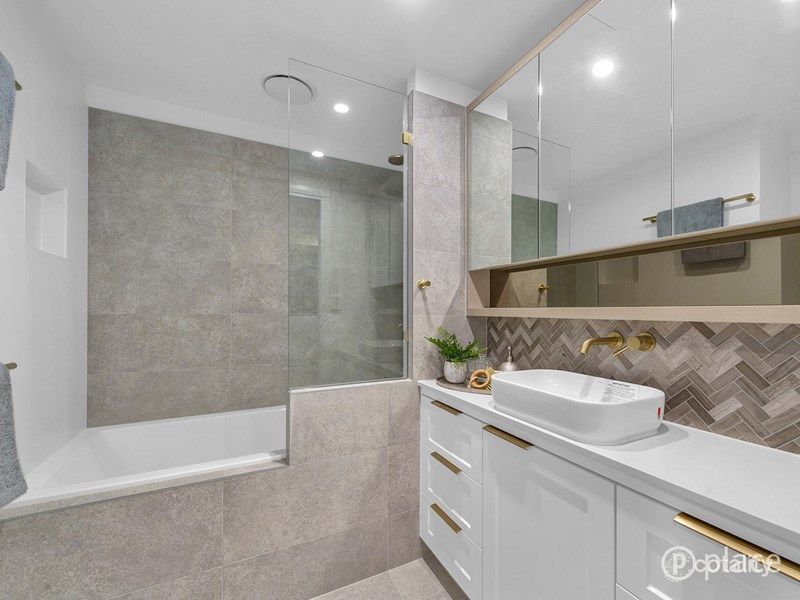 1/11 Dickens St, Norman Park, QLD 4170