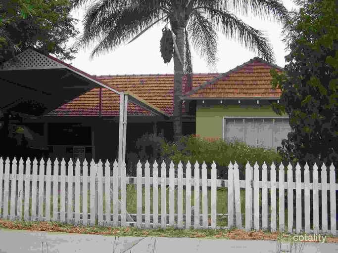 28 Renou St, Queens Park, WA 6107