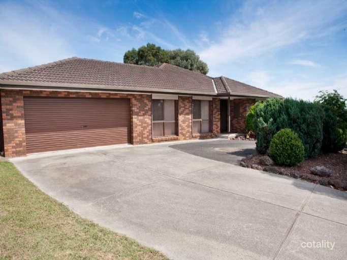 8 Nash Ct, Endeavour Hills, VIC 3802