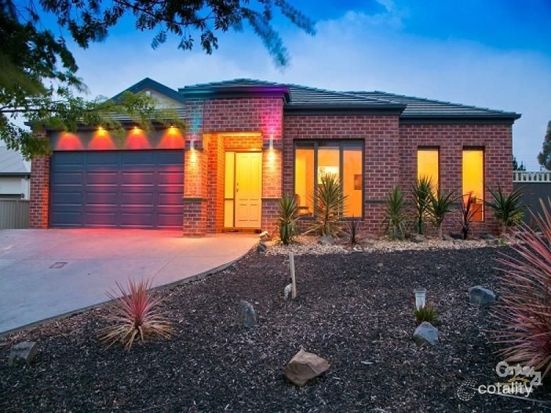 12 Macquarie Cct, Pakenham, VIC 3810
