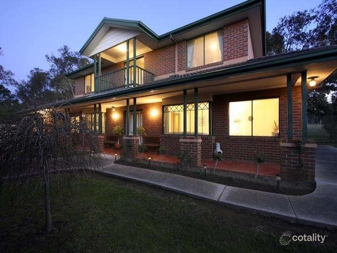 8 Cassinia Cl, Knoxfield, VIC 3180