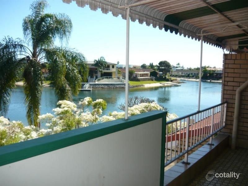 2/11 Hooker Bvd, Broadbeach Waters, QLD 4218