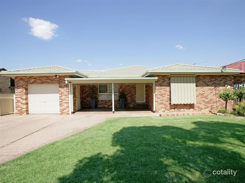 14 Carmody St, Kooringal, NSW 2650