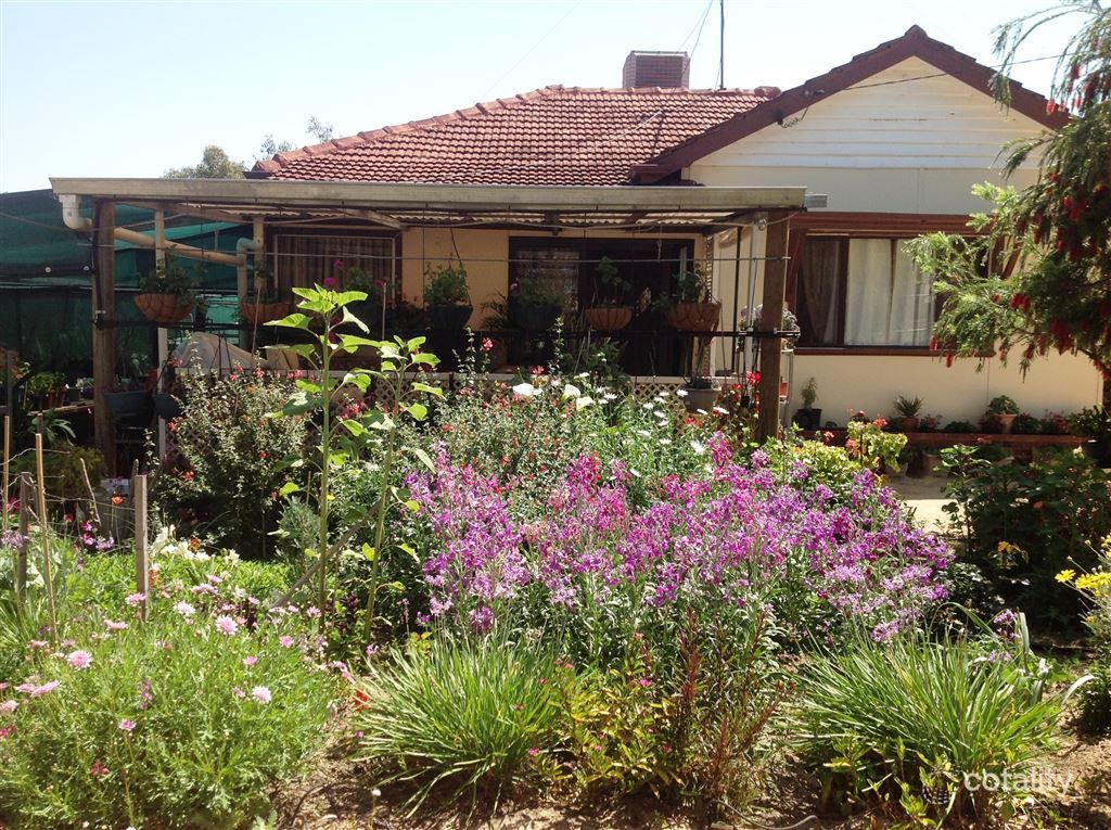 1 Phelan St, Miling, WA 6575