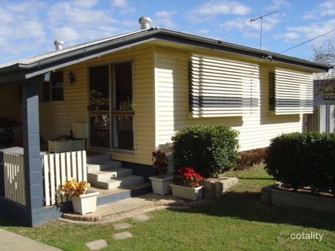 8 Dalton St, Clinton, QLD 4680