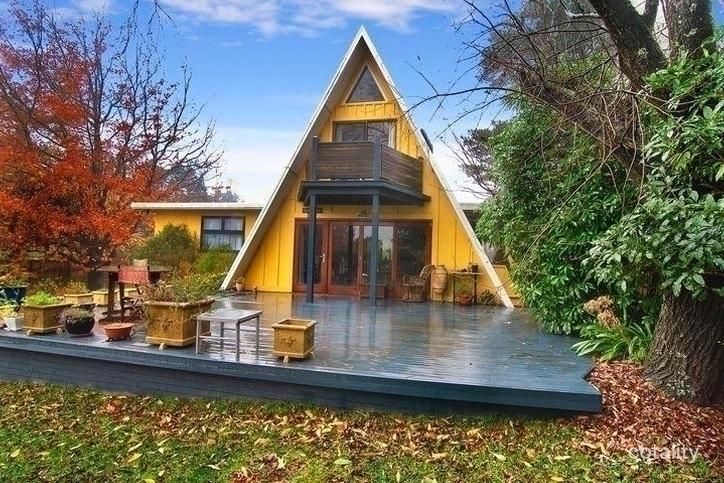 46 Blaxland Rd, Wentworth Falls, NSW 2782
