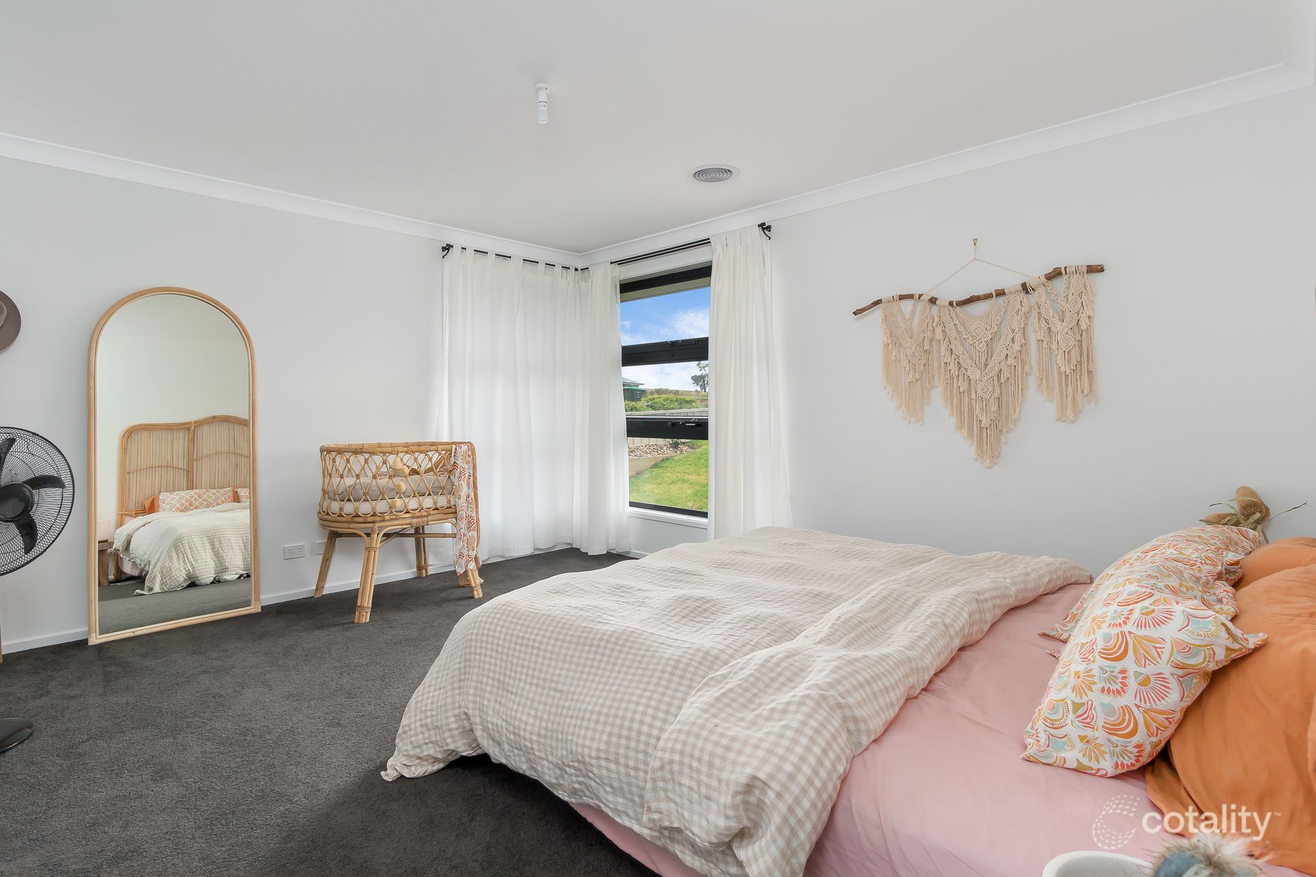 16 Winter Ave, Gobbagombalin, NSW 2650