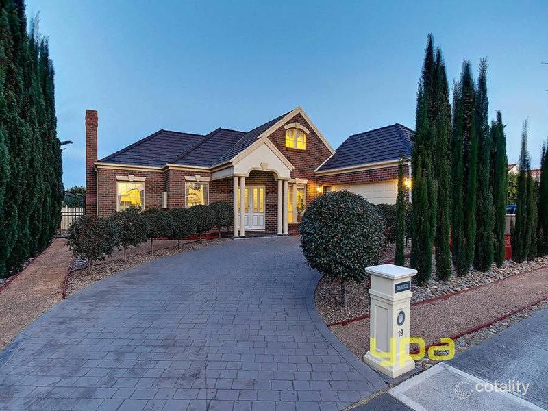 19 Rose Hedge Dr, Sydenham, VIC 3037