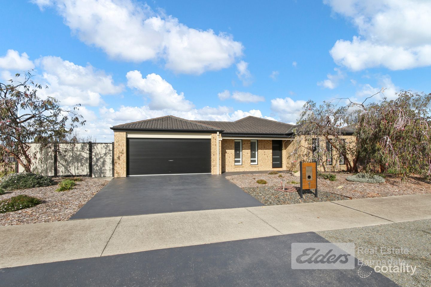 1 Kooralbyn Ct, Eastwood, VIC 3875