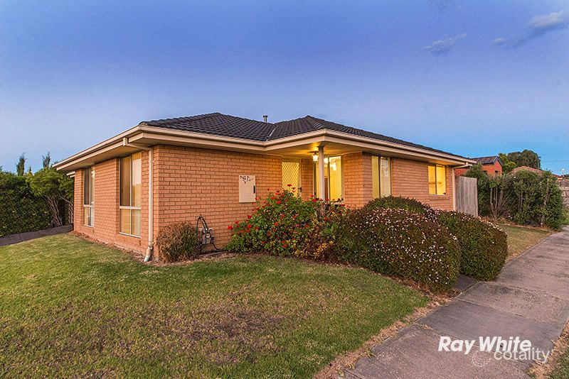 1/4 Providence Dr, Cranbourne West, VIC 3977