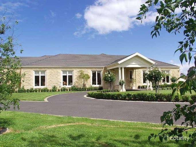 12 Timarron Ct, Langwarrin, VIC 3910