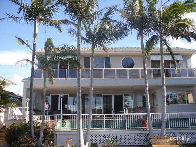 23 Cleland Cres, Broadbeach Waters, QLD 4218