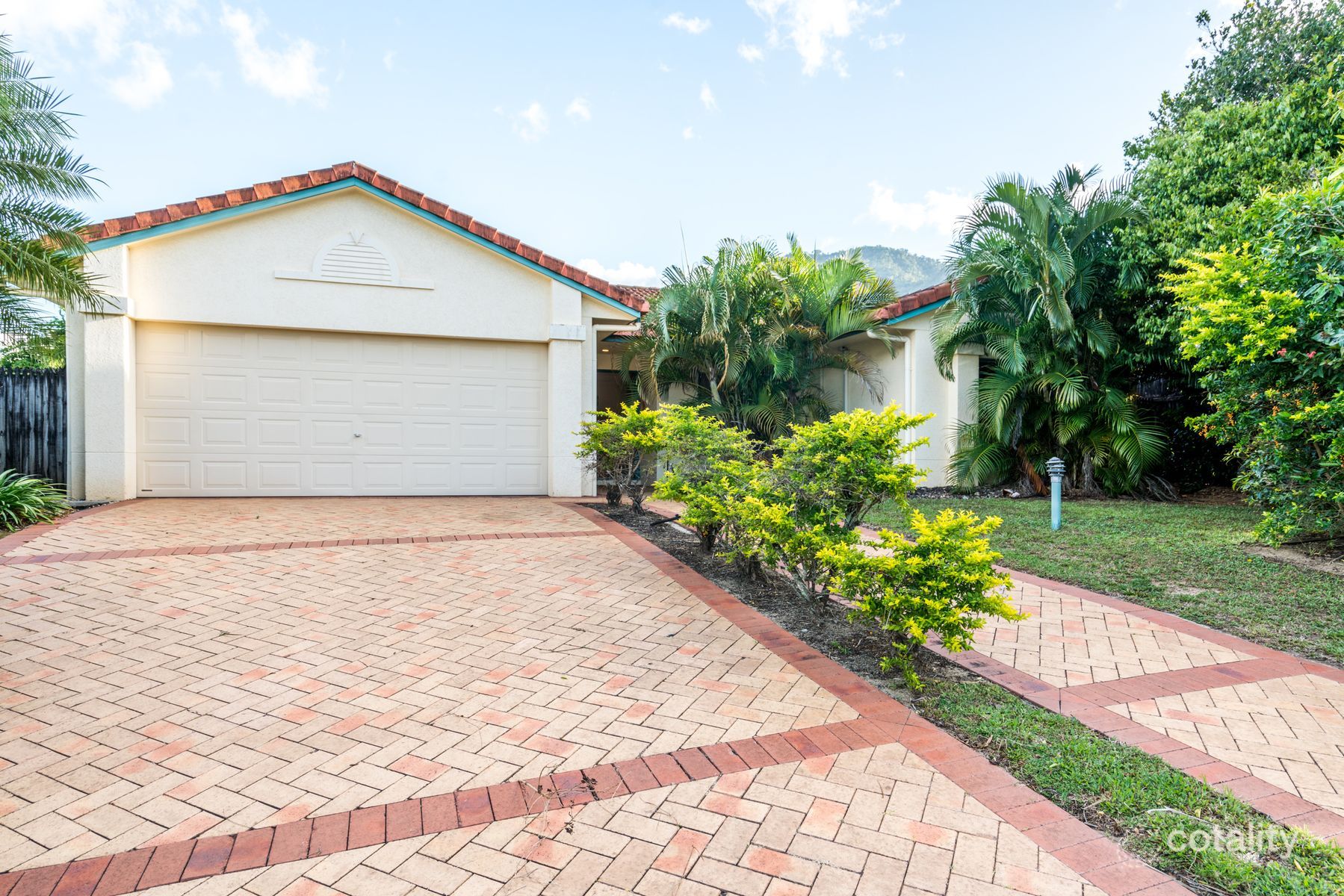 19 West Parkridge Dr, Brinsmead, QLD 4870