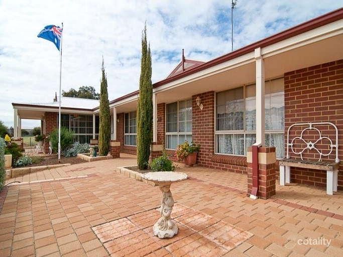 96 Woodley Farm Dr, Northam, WA 6401