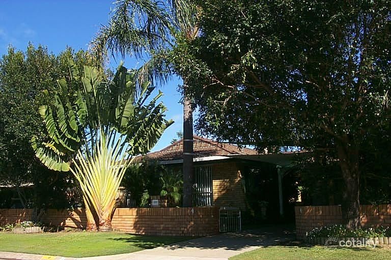 4 Apia Ave, Clear Island Waters, QLD 4226
