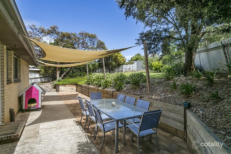 15 Dickerson Cres, Trott Park, SA 5158