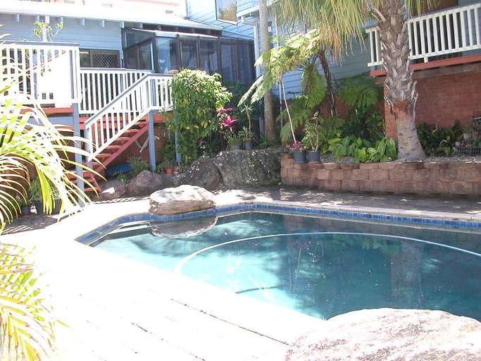 32 Carcoola St, Benowa, QLD 4217