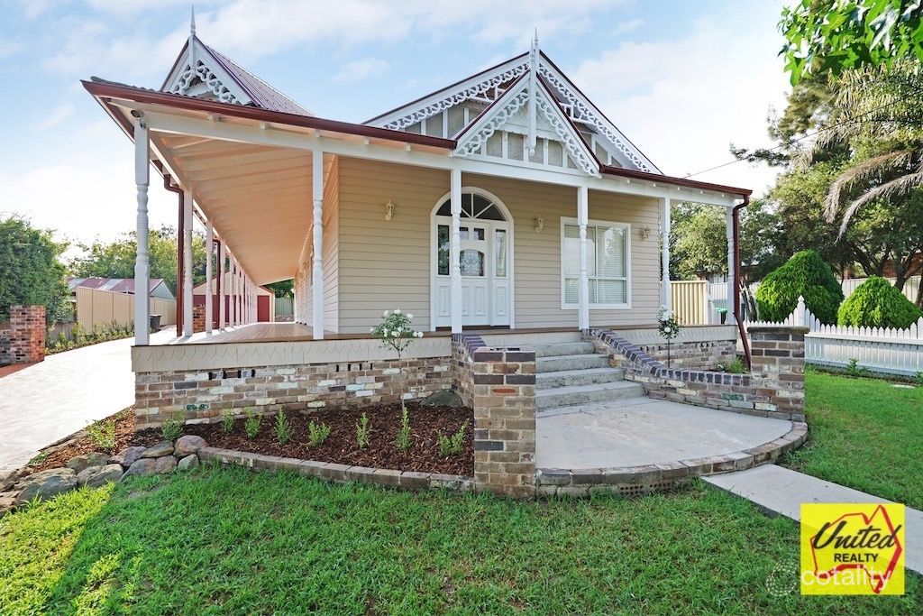 35 William St, The Oaks, NSW 2570