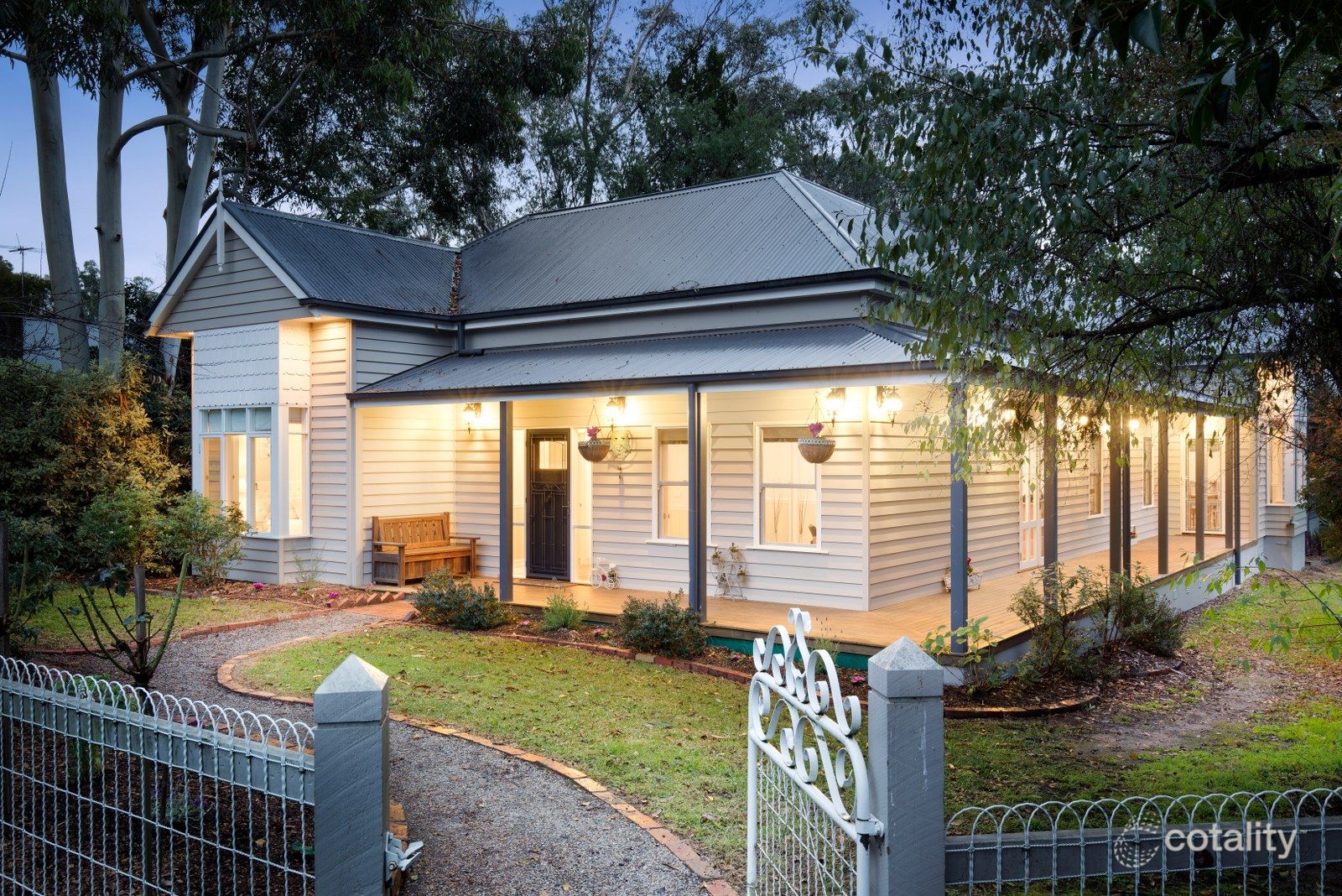 13 Winifred St, Seville, VIC 3139