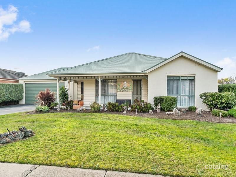 13 Heritage Bvd, Pakenham, VIC 3810