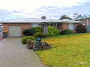 28 Pineview Cct, Young, NSW 2594