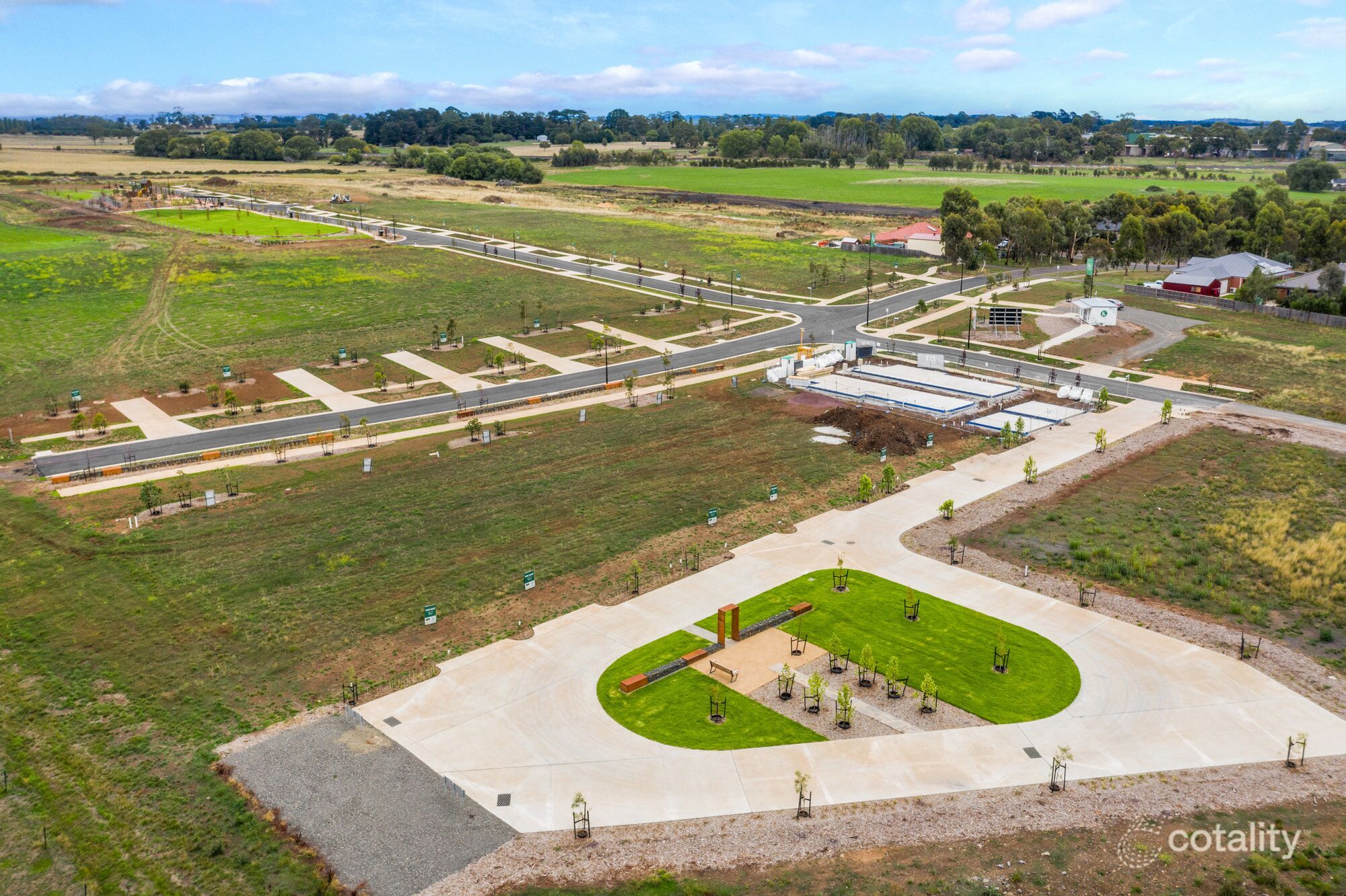 27 Collins Pde, Kyneton, VIC 3444