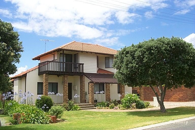 19 Belhus Dr, Trigg, WA 6029