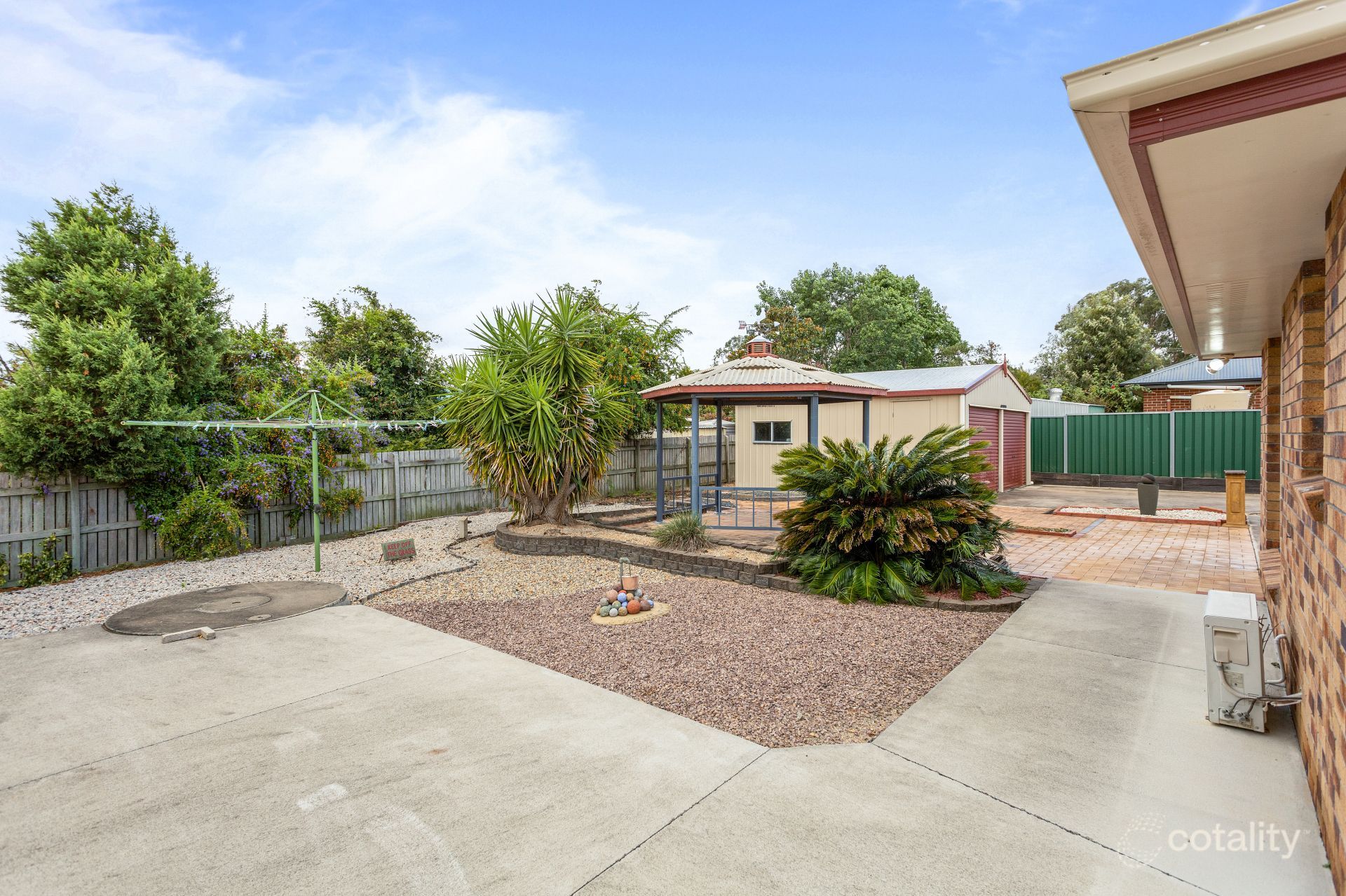 8 Matthew Ct, Crows Nest, QLD 4355