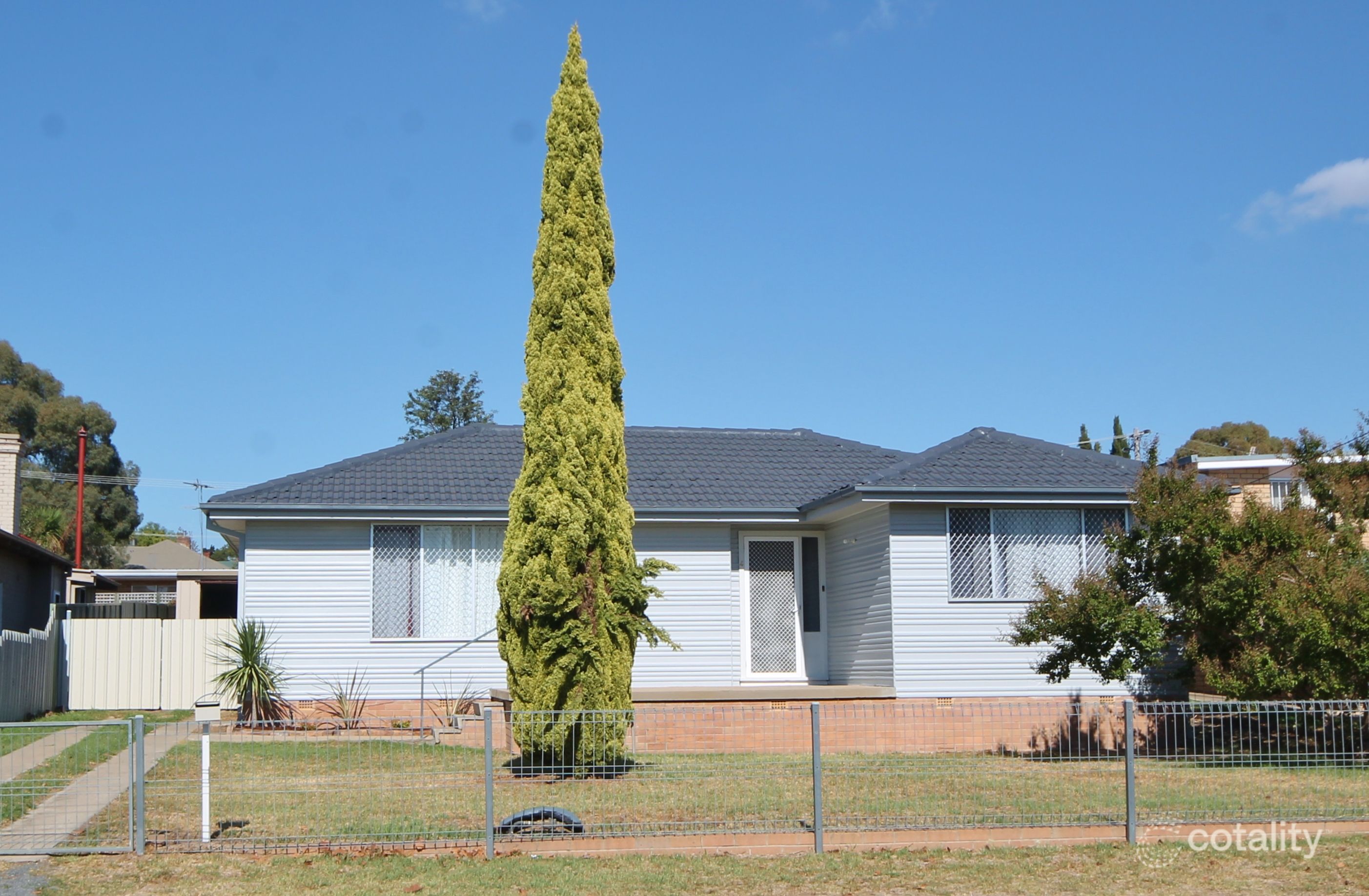4 Spring St, Young, NSW 2594