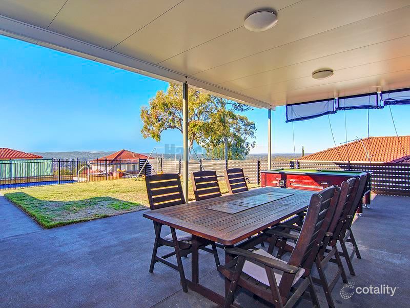 32 Hillside Cres, Edens Landing, QLD 4207