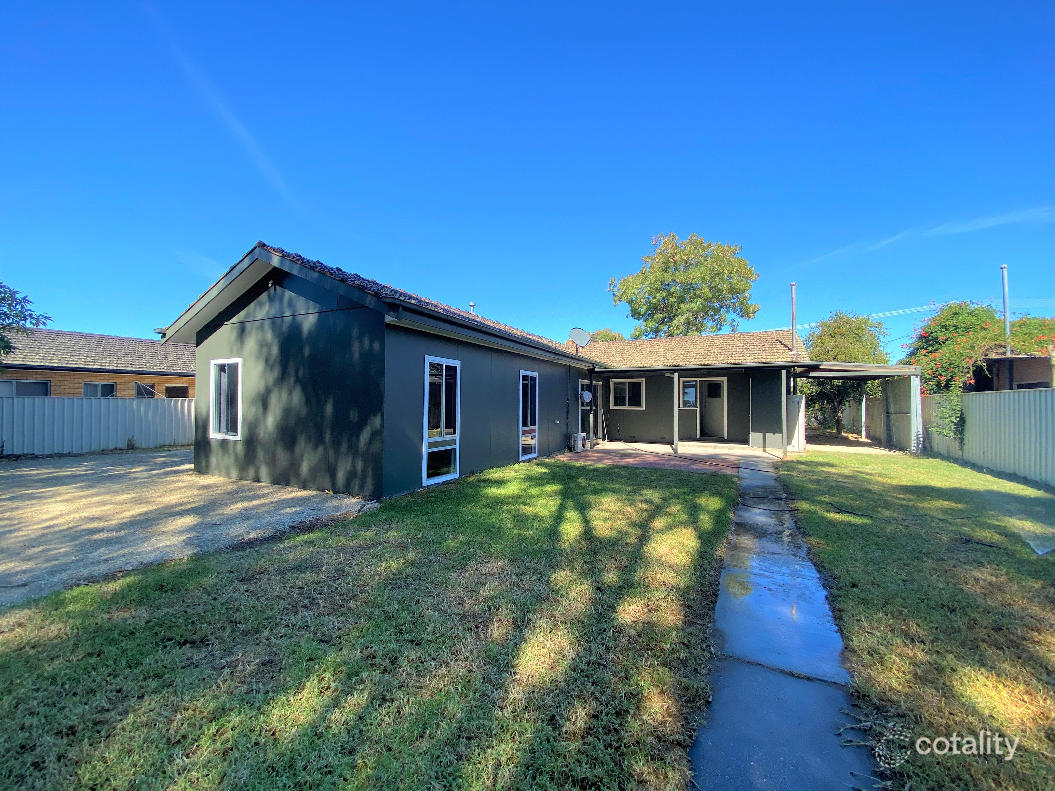 392 Parnall St, Lavington, NSW 2641