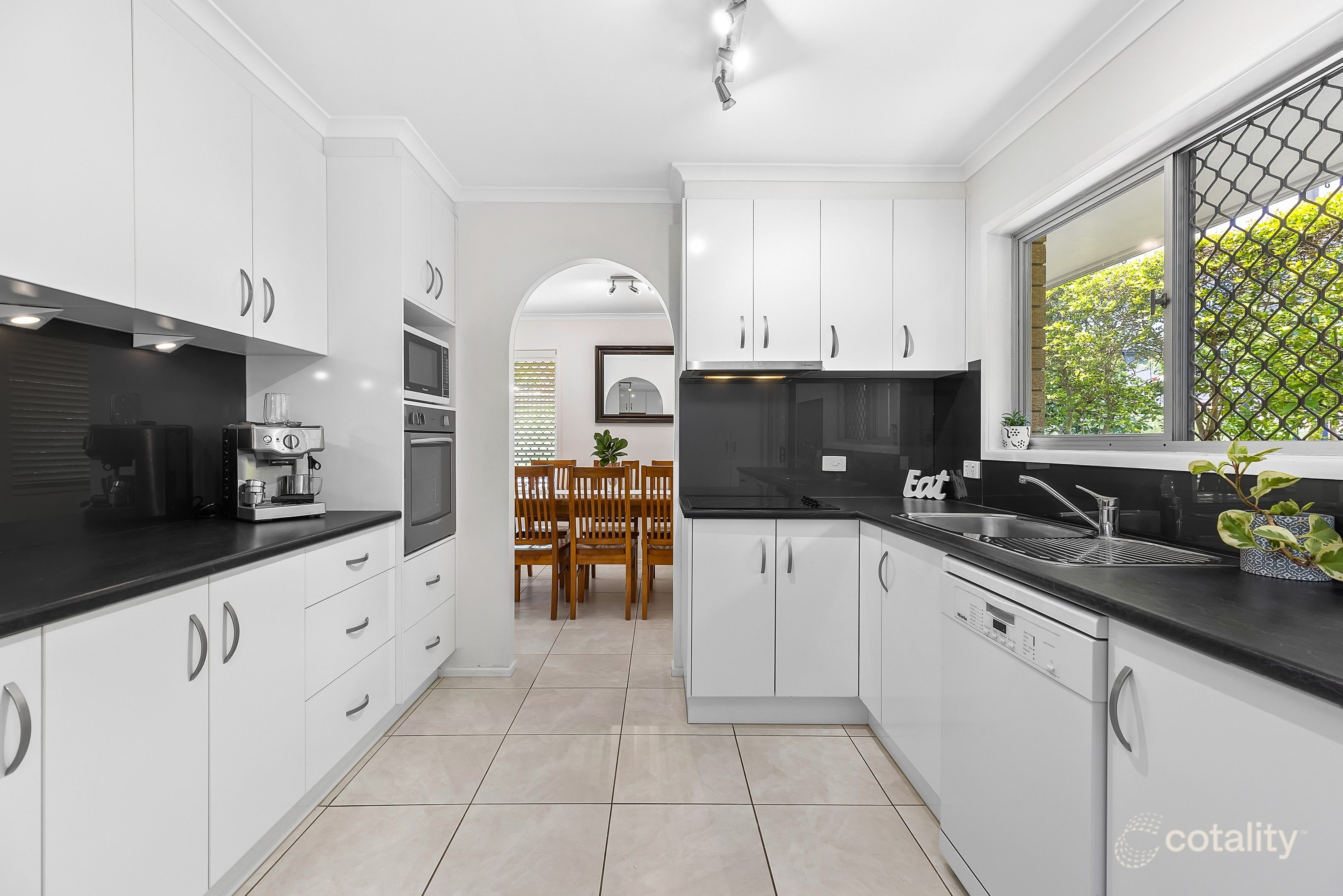 11 Longford St, Everton Hills, QLD 4053