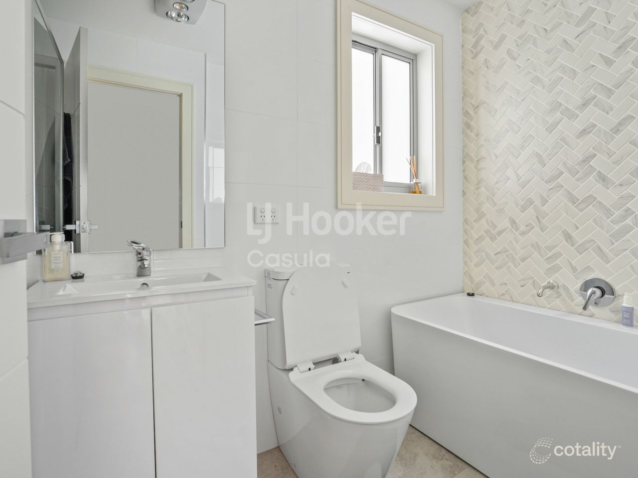 2/20 Blackwood Ave, Casula, NSW 2170