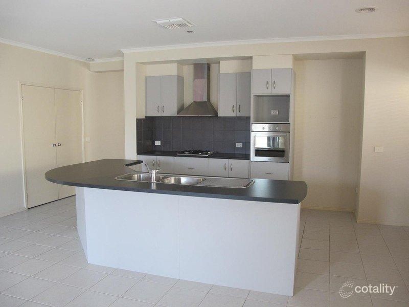 4 Cobaw Cct, Caroline Springs, VIC 3023