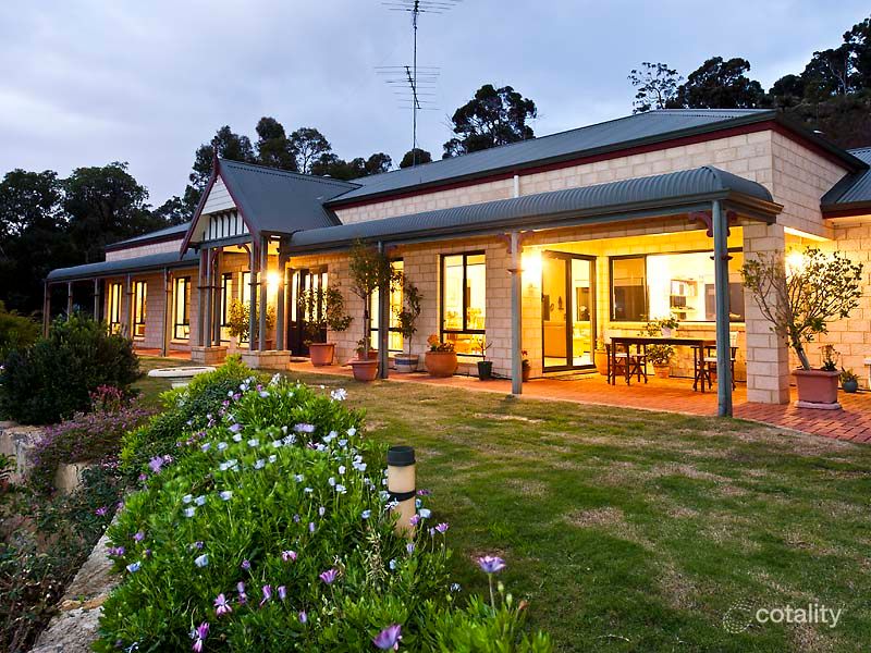 8 Cabernet Ct, Mount Nasura, WA 6112