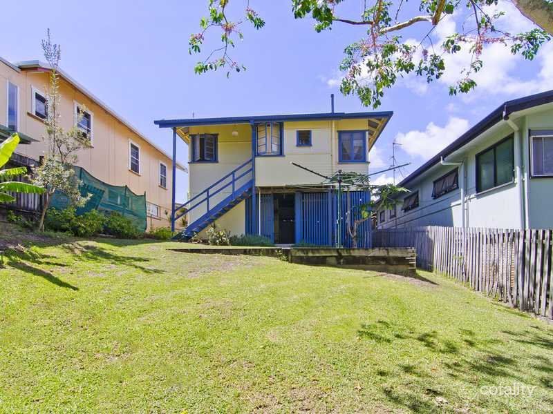 7 Tenth Ave, Palm Beach, QLD 4221
