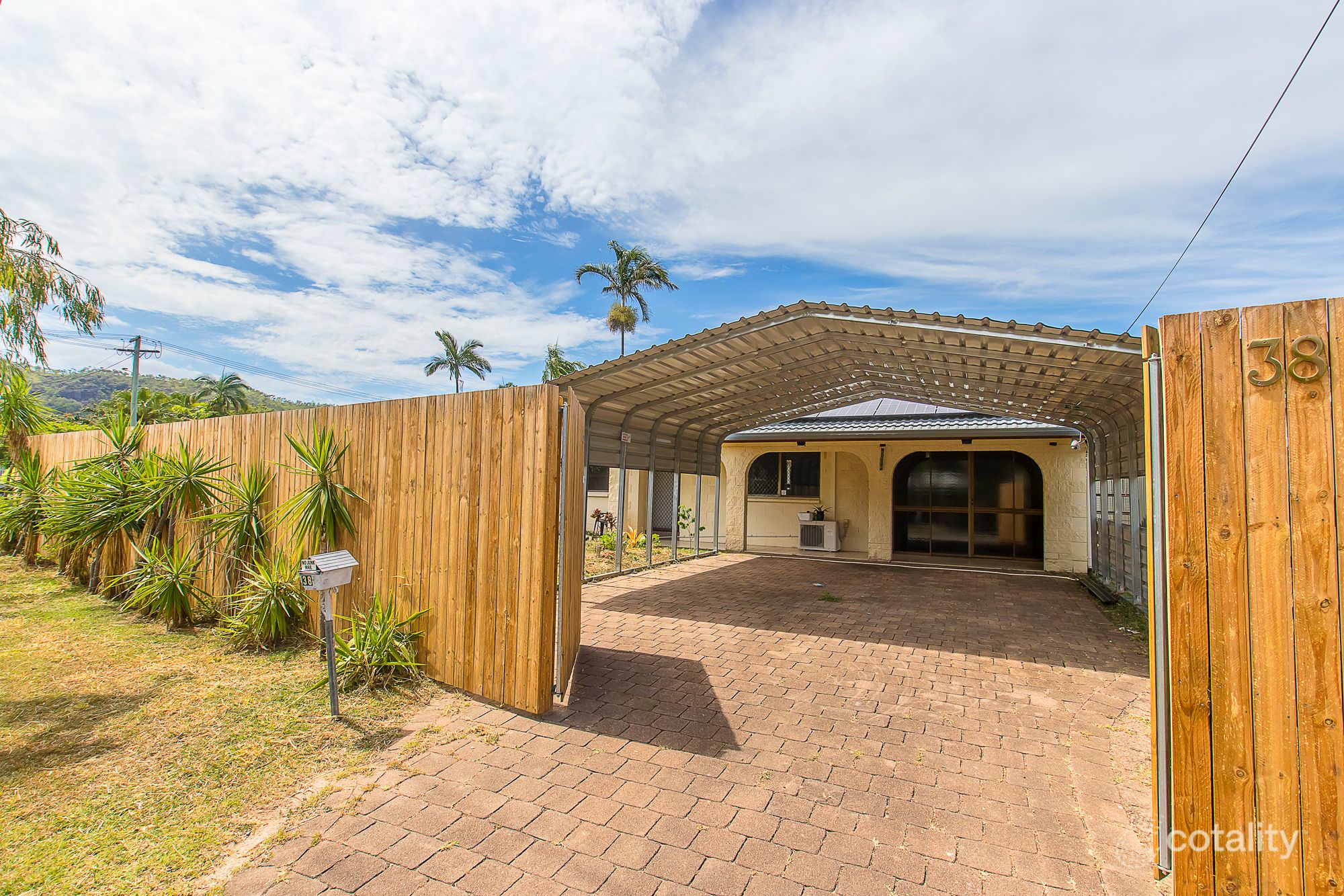 38 Champagne Cres, Kelso, QLD 4815