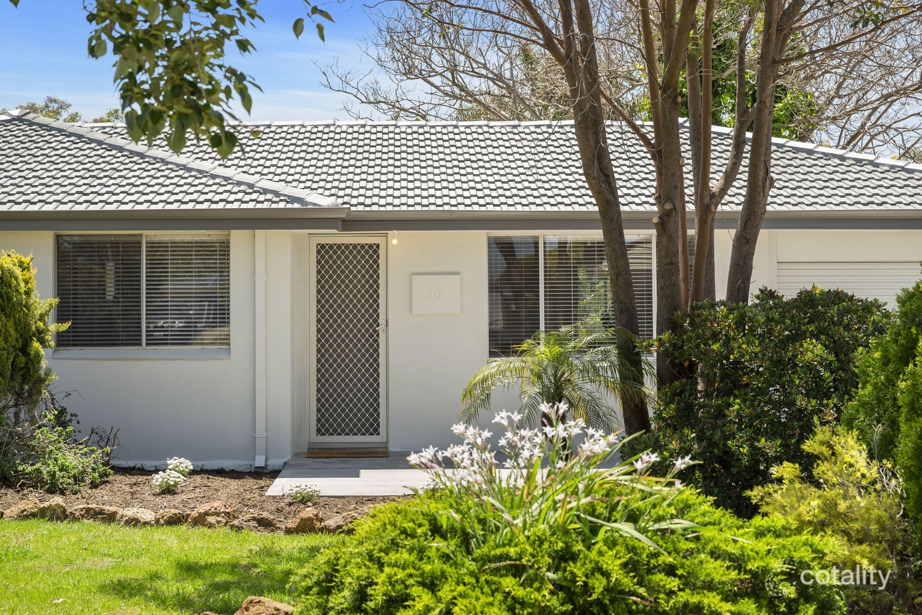 10 Owen Rd, Hamilton Hill, WA 6163