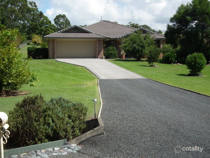 8 Oakview Dr, Hallidays Point, NSW 2430