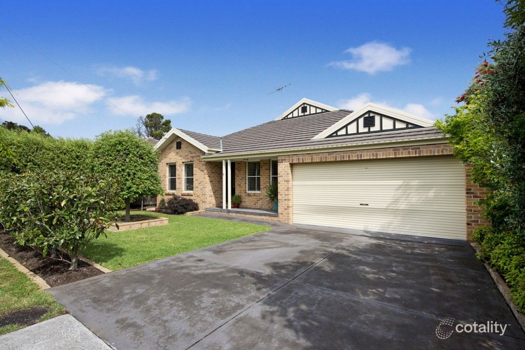 13 Wattle Dr, Watsonia, VIC 3087