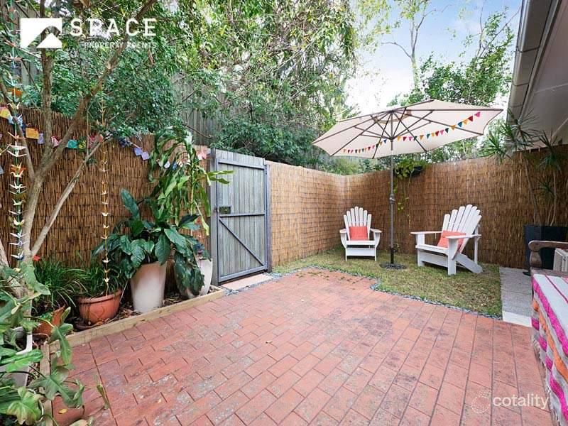 2/277 Simpsons Rd, Bardon, QLD 4065