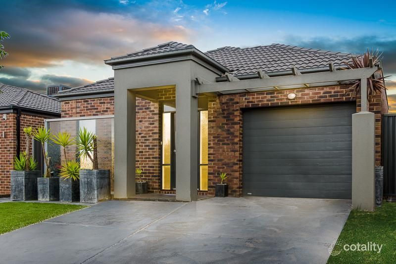 6 Streeton Ave, Caroline Springs, VIC 3023