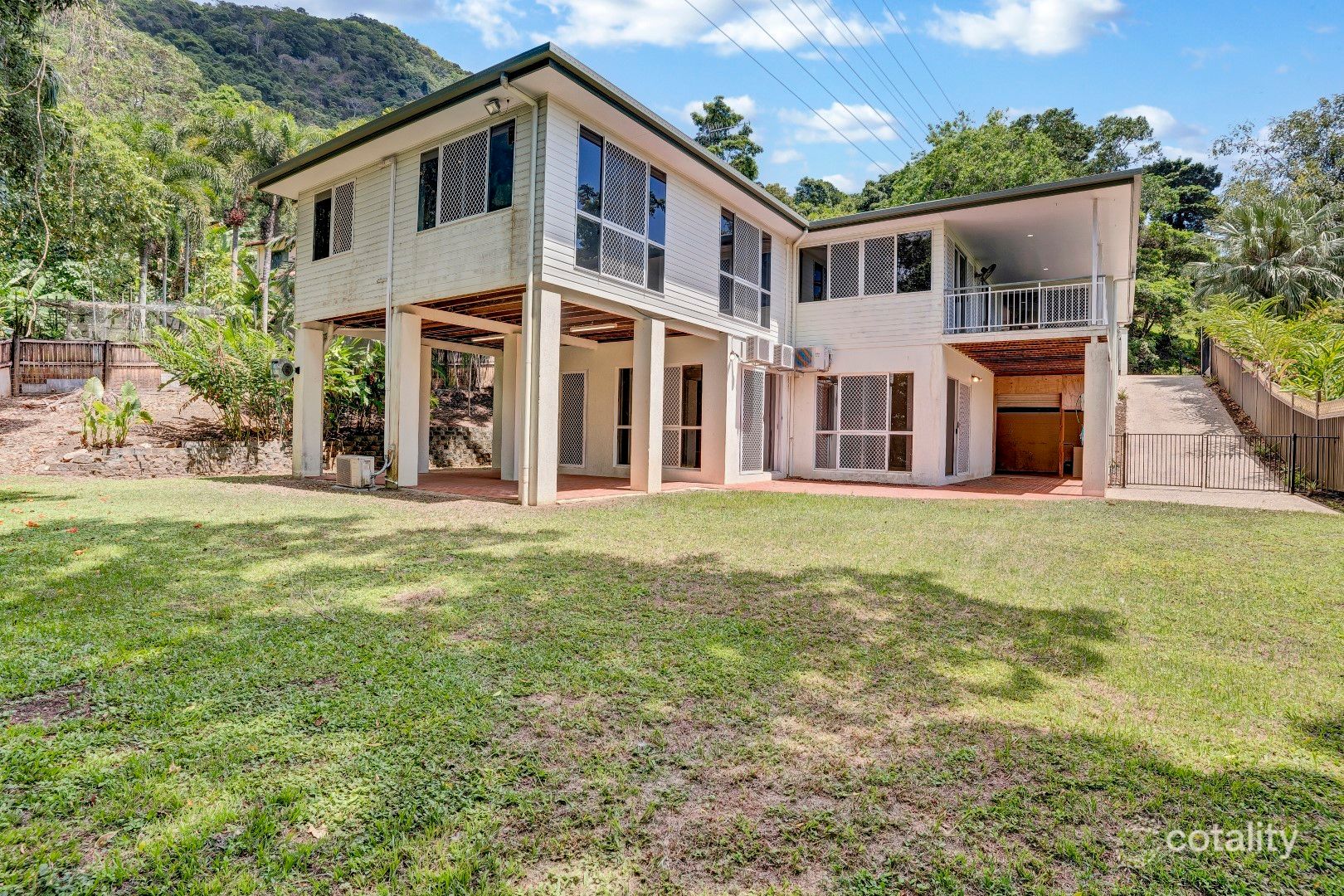 12 Cambanora Pl, Mooroobool, QLD 4870