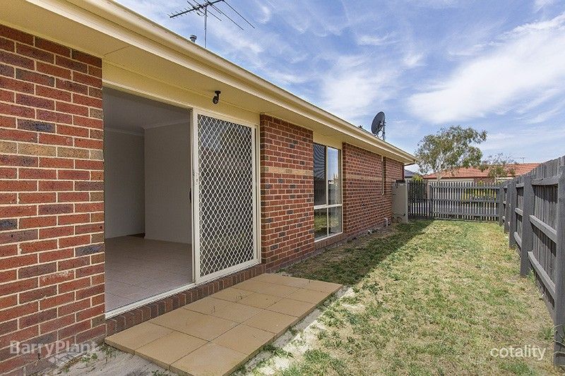 17 Grand Arch Way, Berwick, VIC 3806