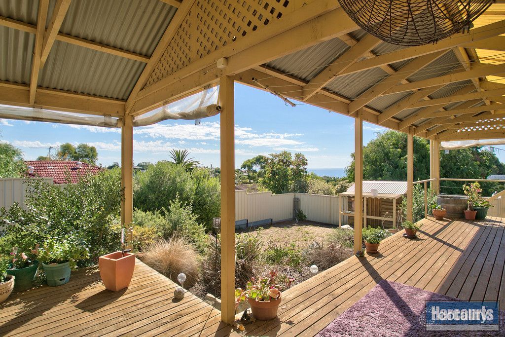 17 Sovereign St, Hallett Cove, SA 5158