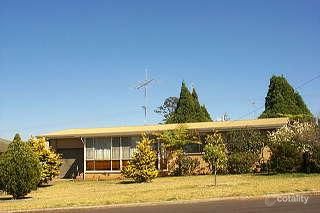 1b Challenor St, Rockville, QLD 4350