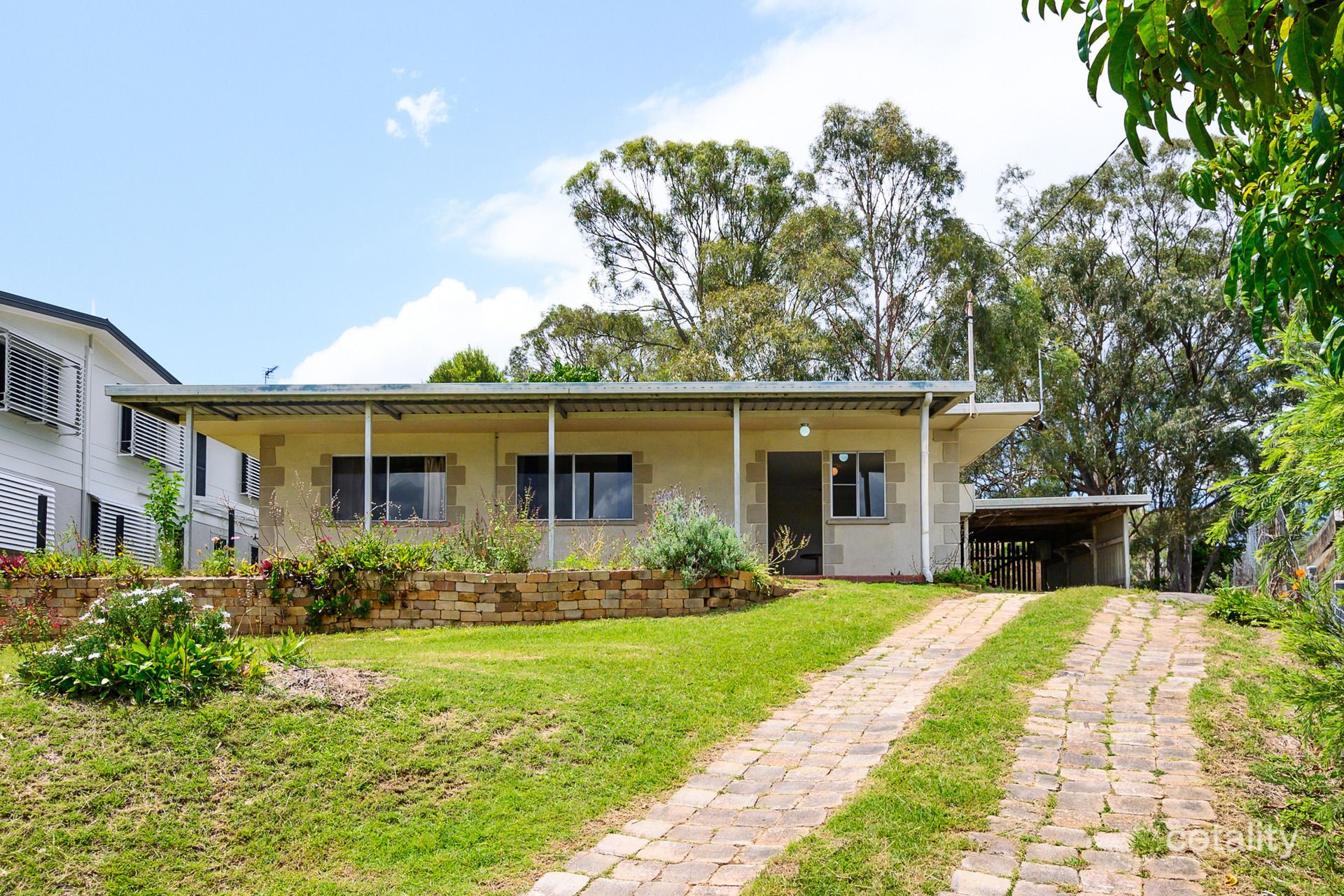 18 Ferguson Cres, West Gladstone, QLD 4680