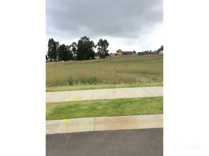 5 Emmaline Ave, The Oaks, NSW 2570