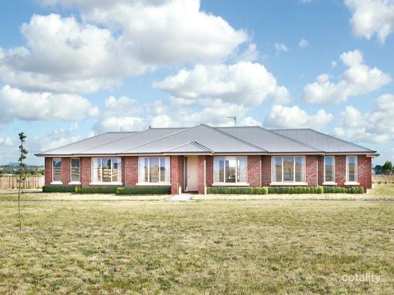 93 Sweeney Rd, Miners Rest, VIC 3352