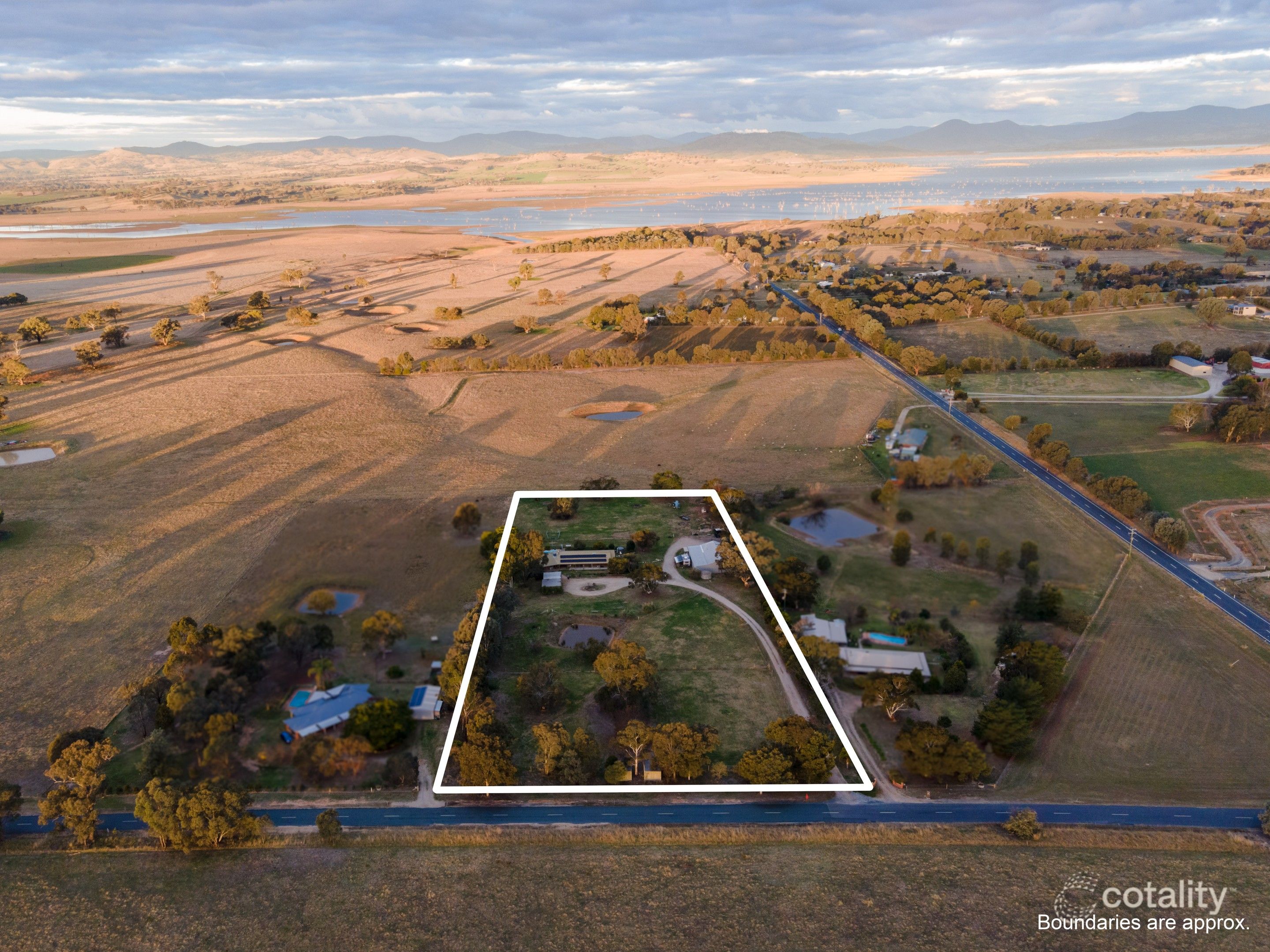 14 Mitchell Rd, Table Top, NSW 2640